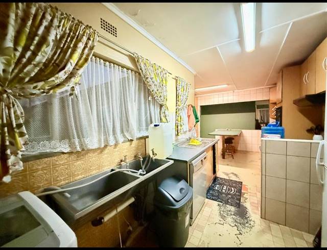 4 BEDROOM HOUSE FOR SALE IN VANDERBIJLPARK CE 2